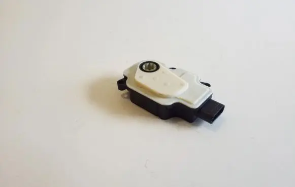 Volvo XC60 Radiator active air flap actuator A24051103312 111093203