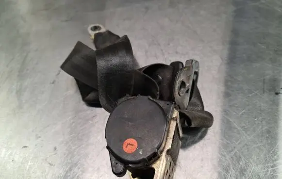Volkswagen PASSAT B4 Front seatbelt 357857705 129000845 0418084