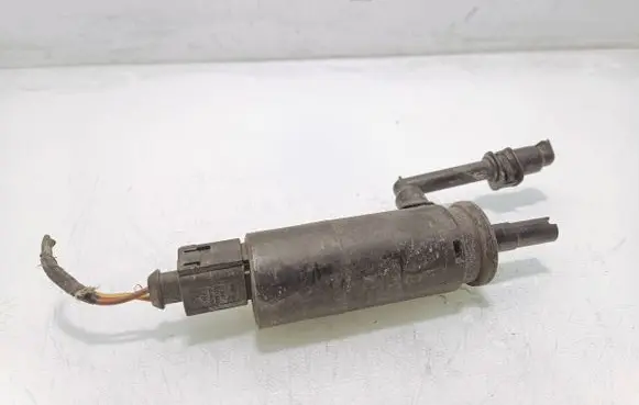 Volkswagen Touran I Headlight washer pump 3B7955681