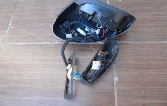 Citroen C4 II Front door wing mirror part 9800235277