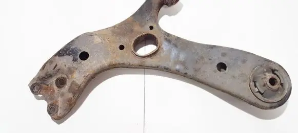 Toyota Avensis T270 Front lower control arm/wishbone