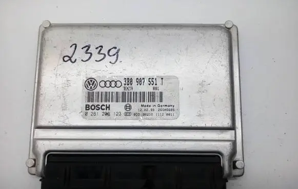 Volkswagen PASSAT B5 Engine control unit/module 3B0907551T 0261206123