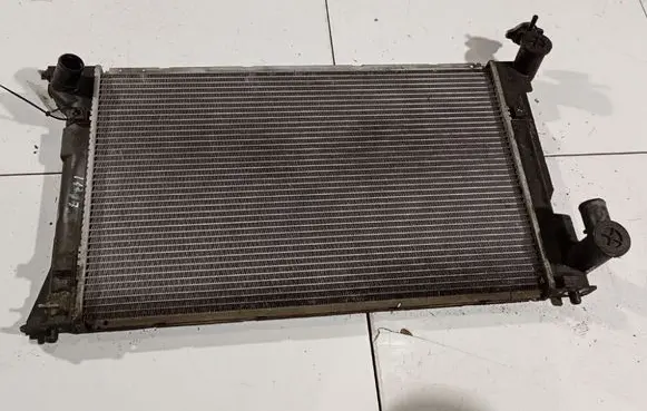Toyota Avensis T250 Coolant radiator 