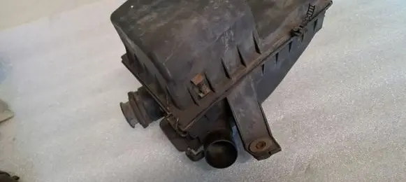 Audi 80 90 S2 B4 Air filter box 037129607A