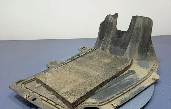 Volkswagen Golf Sportsvan Front underbody cover/under tray 5G9825205