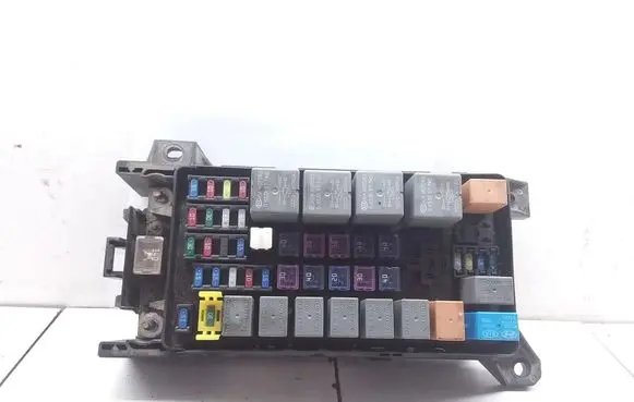 KIA Sorento Fuse module 911613E041 1007C12006