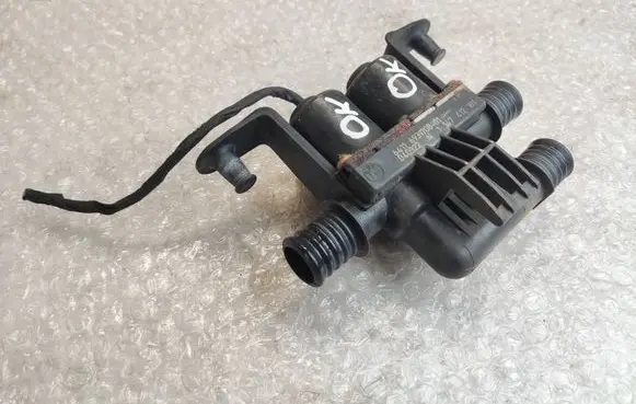BMW 5 E60 E61 Coolant heater control valve 6931708 64116931708 693170801