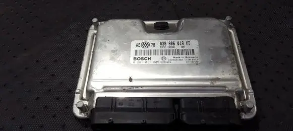 Volkswagen PASSAT B5 Engine control unit/module 38906019KD 0281011205