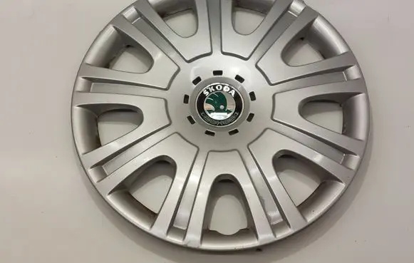 Skoda Octavia Mk2 (1Z) R15 wheel hub/cap/trim 1Z0601147E