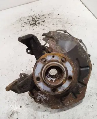 Volkswagen Polo IV 9N3 Front wheel hub spindle knuckle