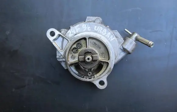 Toyota Urban Cruiser (XP110) Vacuum pump