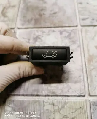 BMW 5 E39 Tailgate opening switch 61318365579 8365579