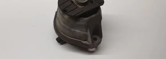 BMW 5 E60 E61 Engine mount bracket 6770726