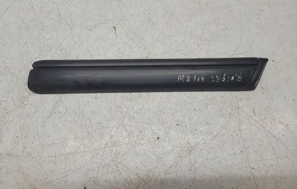 Mercedes-Benz E W124 Fender trim (molding)