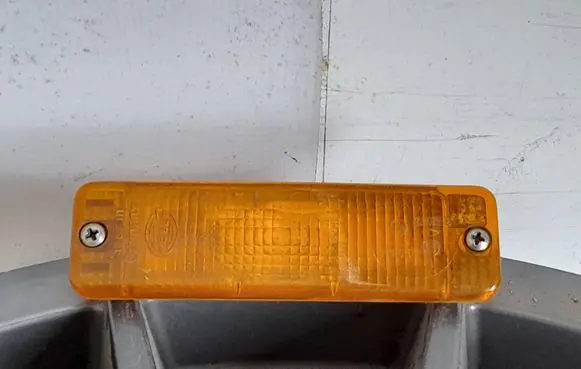 Volkswagen Golf II Front bumper turn signal 32710R6
