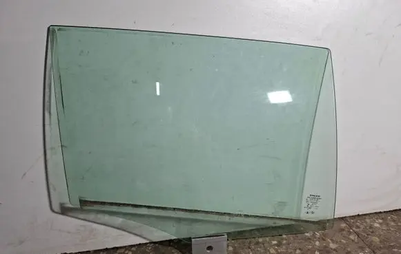 Rear door window glass