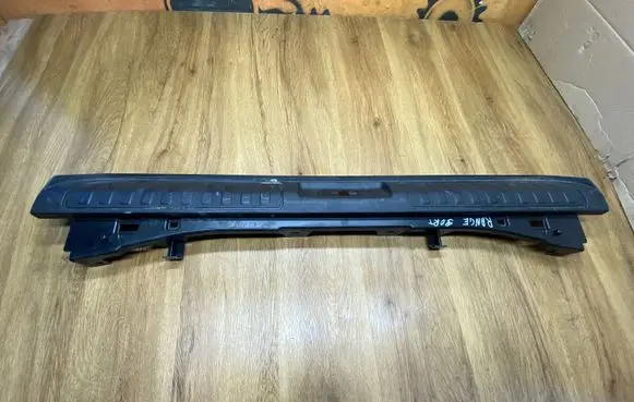 Trunk/boot sill cover protection