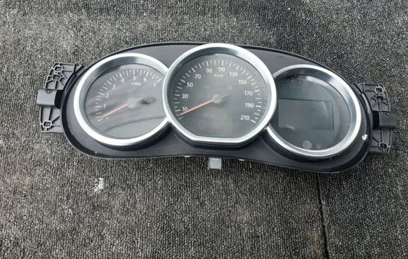 Dacia Sandero Speedometer (instrument cluster)