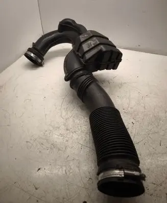 Renault Trafic III (X82) Turbo air intake inlet pipe/hose H8201487353