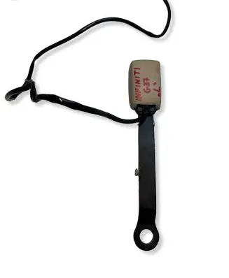 Infiniti G37 Front seatbelt buckle 585