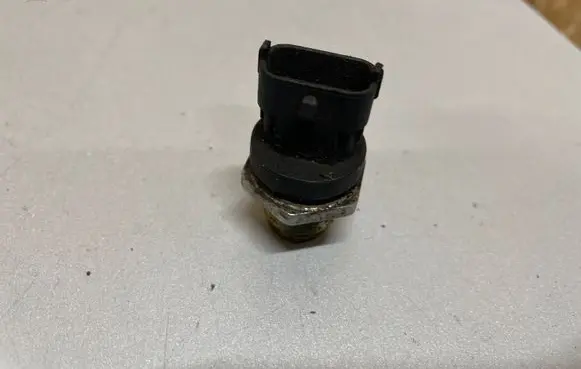 Fuel pressure sensor