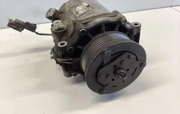 Toyota Avensis T250 Air conditioning (A/C) compressor (pump)