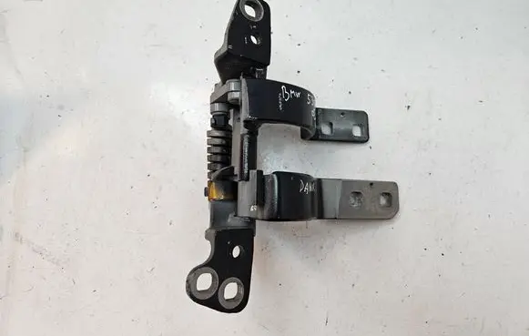 BMW 5 E60 E61 Tailgate/trunk/boot hinge 7061384