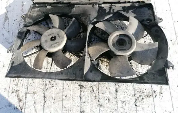 Toyota Corolla Verso E121 Radiator cooling fan shroud