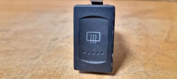 Volkswagen PASSAT B5.5 Windscreen/window heater switch 3B0959621C PA66GF30