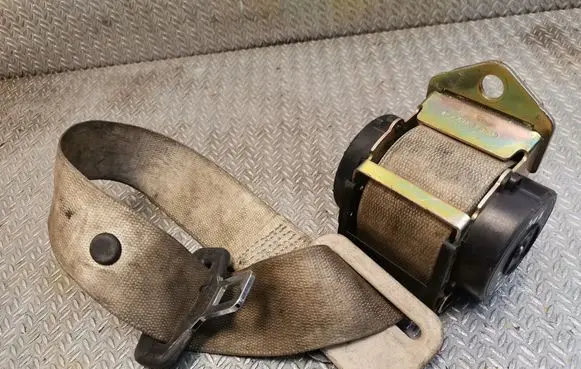 Mercedes-Benz E W211 Middle seatbelt (rear) 2118600985