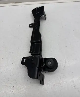 Renault Clio V Other engine bay part 165888071R 140490878R 7746