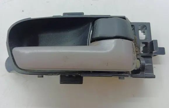 Suzuki Grand Vitara II Front door interior handle