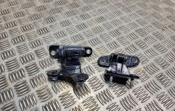 Mercedes-Benz E W212 Rear door hinge set A047058