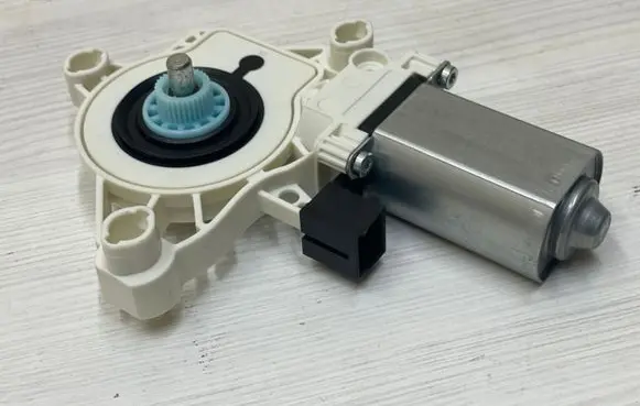 Audi e-tron Front door window regulator motor A74677113