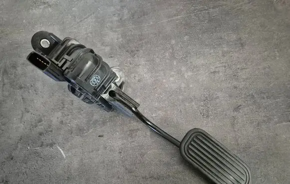Toyota Hilux (AN10, AN20, AN30) Accelerator throttle pedal 781200K010