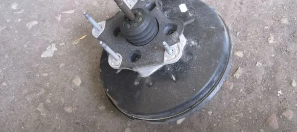 Renault Clio IV Brake booster 472103202R