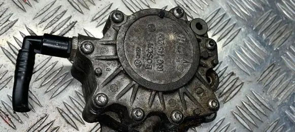 Volkswagen PASSAT B6 Vacuum pump 03G145209