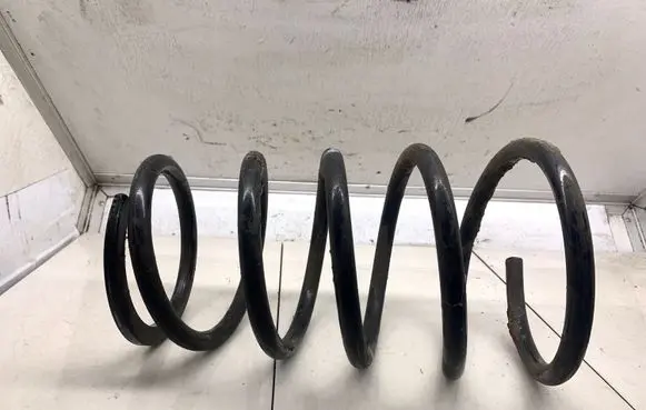 Nissan X-Trail T30 Rear coil spring