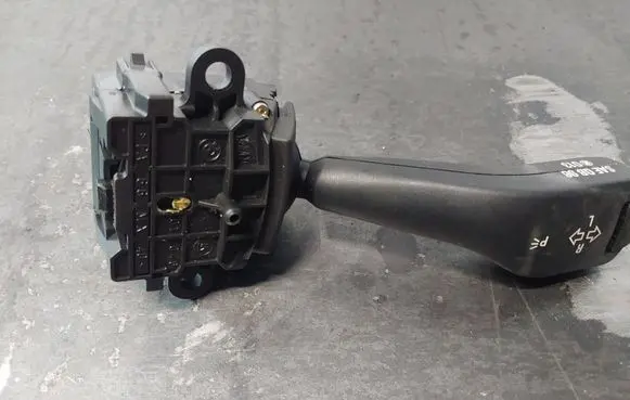 BMW 3 E46 Indicator stalk 8363668M 01104010