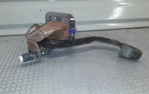 Mitsubishi Eclipse Clutch pedal 