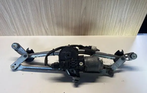 Toyota Avensis T270 Front wiper linkage and motor 0390241642 8511005070A