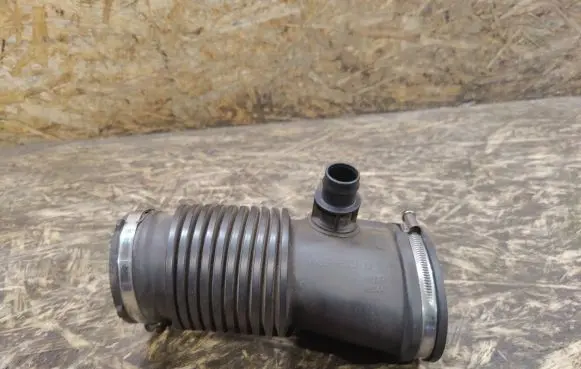 Jaguar XJL Air intake duct part AW939R504AA