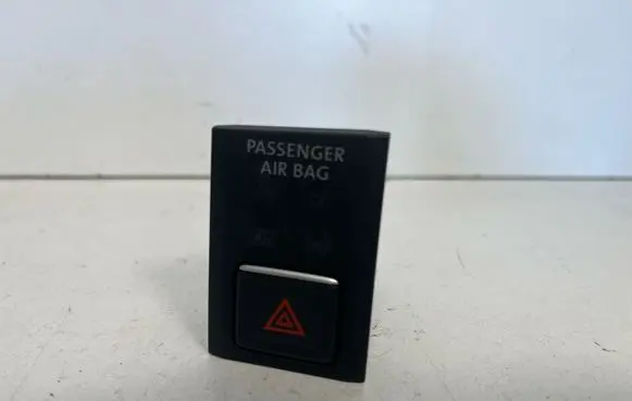 Volkswagen Tiguan Hazard light switch 5NC919225