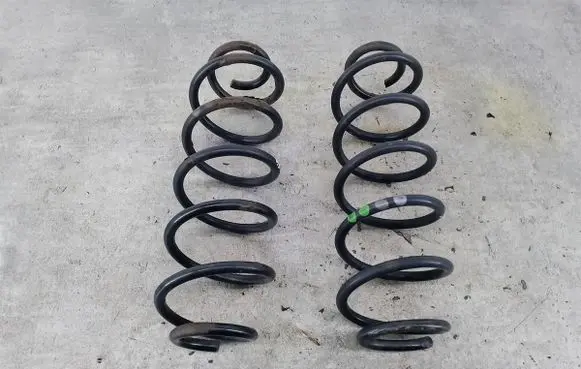 Volkswagen Golf IV Rear coil spring 