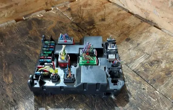 Peugeot 307 Fuse module 9650217380 9650218080
