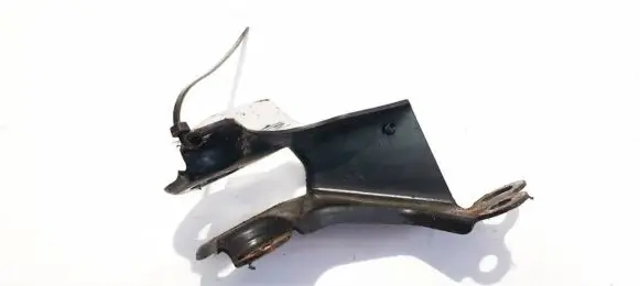 Subaru Legacy Engine mounting bracket