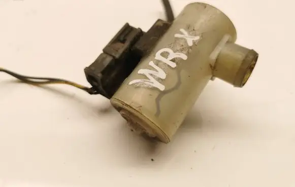 Subaru Impreza II Windscreen/windshield washer pump