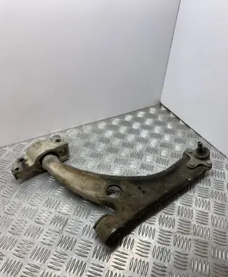 Volkswagen PASSAT B6 Front lower control arm/wishbone 3C0407153B