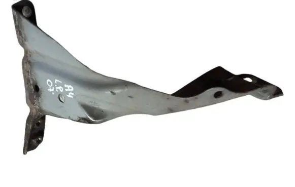 Audi A4 S4 B7 8E 8H Fender mounting bracket 8E0821135