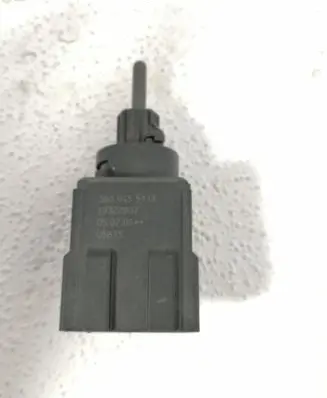 Volkswagen Touran I Brake pedal sensor switch 3B0945511A